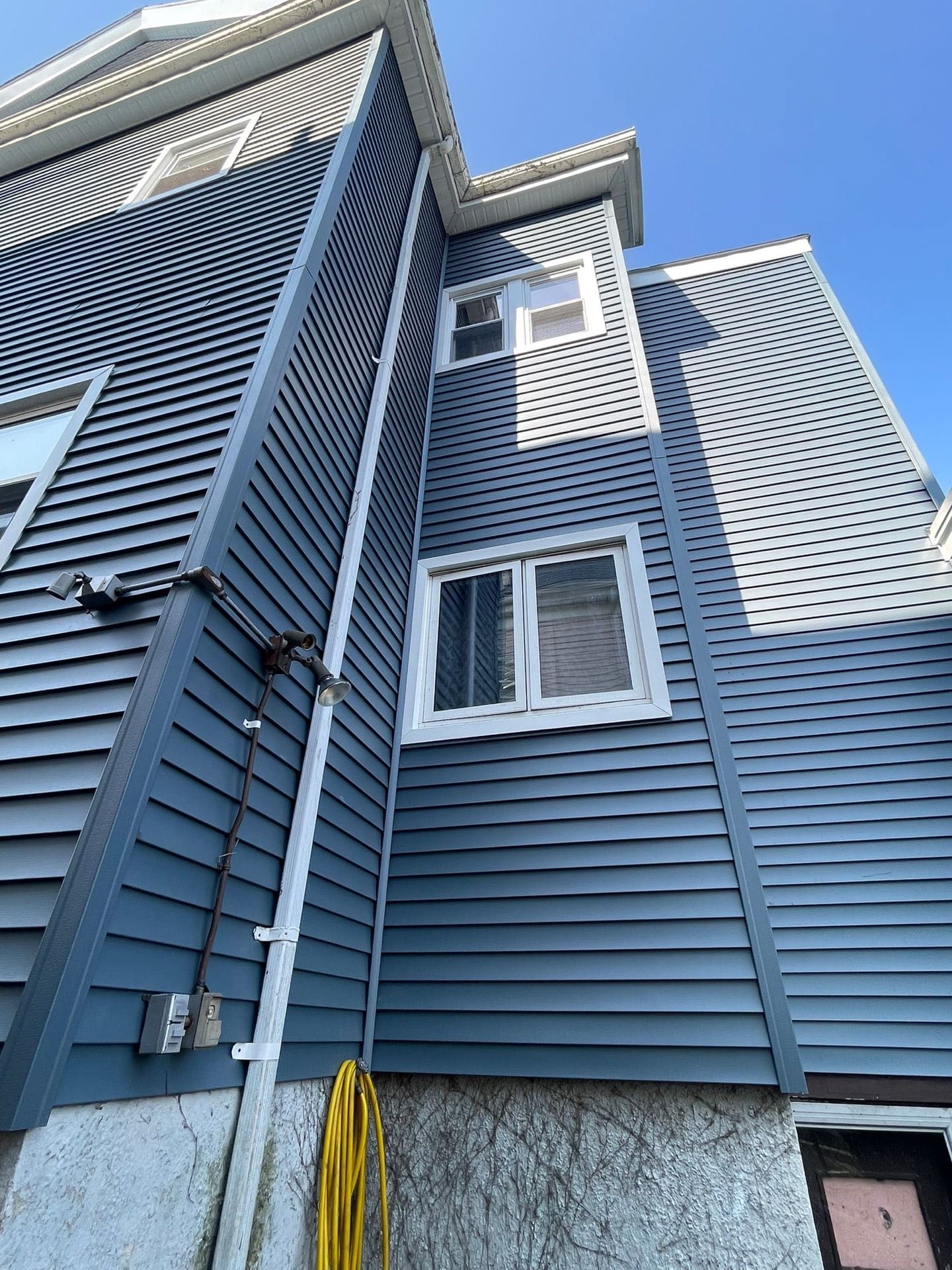 2025-06-05 13 32 32Z-mbjf1tc6v5jrys67 Dark blue siding and white windows.